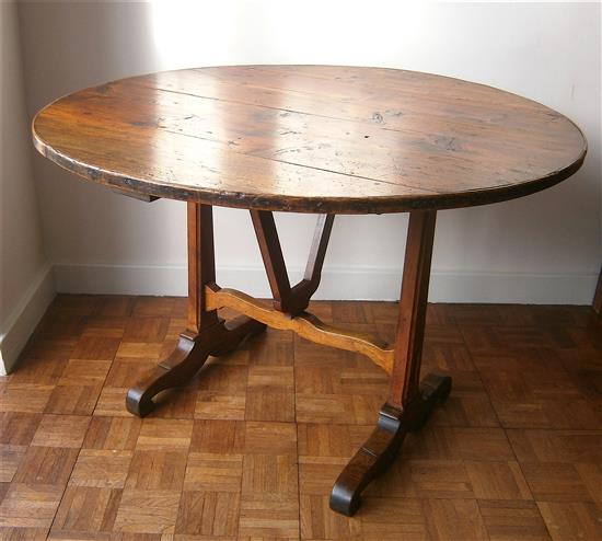 A 19th century French Vendange dining table in pine, cherry and oak Diameter 100cm